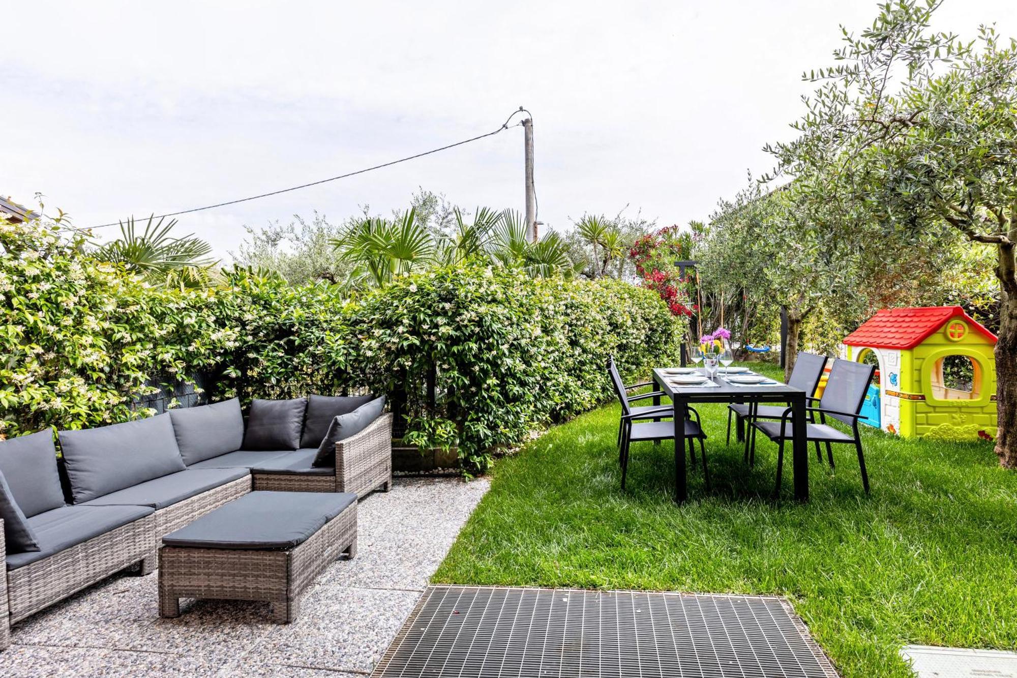 Bluemoon -Luminoso Apt Con Piscina Lazise Exterior photo
